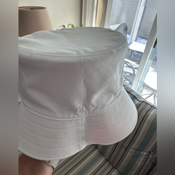 Lululemon Reversible pink/white Bucket Hat - Picture 5 of 6
